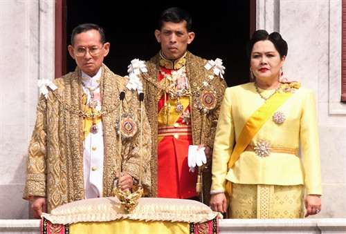 ស្តេច ថៃ សោយទិវង្គត រាជទាយាទ មហា​ វ៉ាជីរ៉ាឡុងកន​ នឹងស្នងរាជ្យ