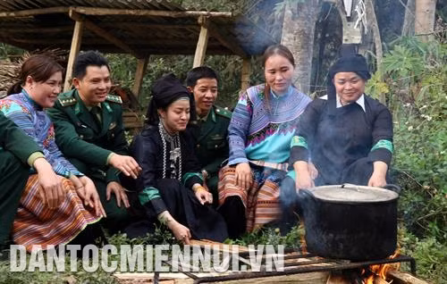 ស្រុក ស៊ីម៉ាកាយ បំពេញល្អការងារកសាងបក្ស