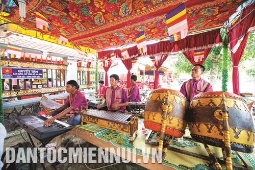 ភ្លេងពិធីបុណ្យ - លក្ខណៈវប្បធម៌ប្រជាប្រិយពិសេសដាច់ដោយឡែករបស់ជនជាតិ ខ្មែរ ណាមបូ