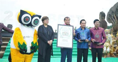 ប្រាសាទអង្គរវត្តត្រូវបាន Trip Advisor ប្រគល់ពានរង្វាន់ជាសំណង់ប្រវត្តិសាស្ត្រដ៏អស្ចារ្យបំផុតចំណាត់ថ្នាក់លេខ ១ លើពិភពលោកឆ្នាំ ២០១៨