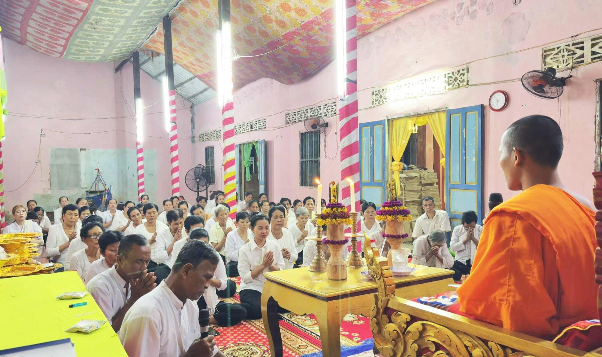 ពុទ្ធបរិស័ទអញ្ជើញមកកាន់វត្តស្តាប់ព្រះសង្ឃសម្តែងធម៌ទេសនា អធិប្បាយគាថាទី ១១ បរាភវសូត្រ នៅវត្តសមោធារាមកំបាំងបាត់ នៅភូមិ កំបាំងបាត់ ឃុំ តាមង៉ាយ ខេត្ត វិញឡុង h3b.jpg