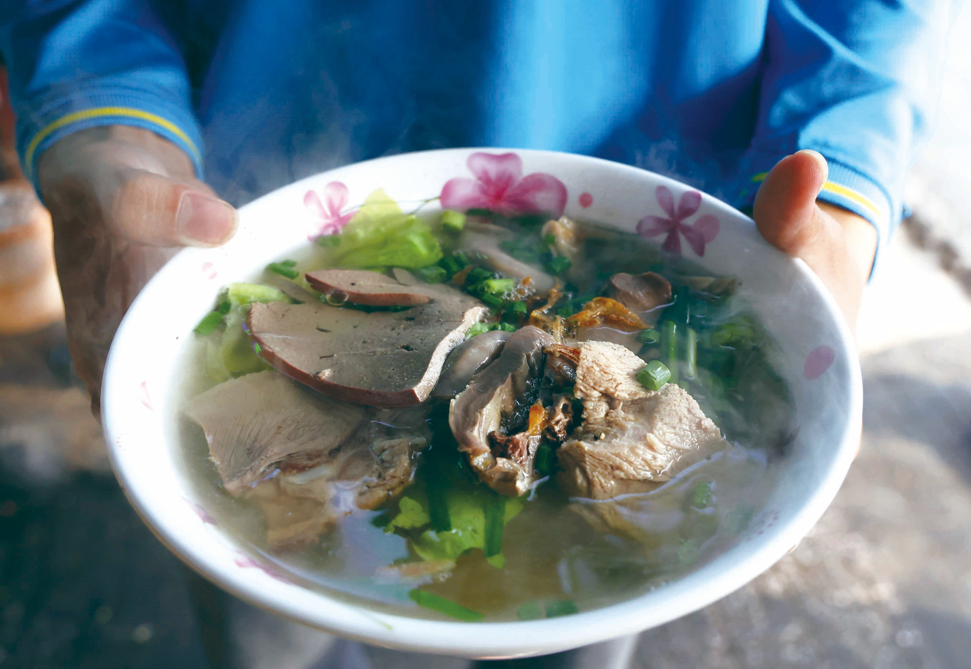 គុយទាវគ្រប់មុខនៅហាងគុយទាវ ៤៣ សង្កាត់ ទ្រុងអាន ខេត្ត ដុងថាប ត្រូវបានចាត់ទុកថាមានរសជាតិស្តង់ដារបំផុតនៃផលិតផលពិសេសប្រចាំតំបន់គុយទាវ មី ថ hu-tieu-my-tho-2.jpg