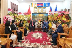 គណៈប្រតិភូទីក្រុង ហូជីមិញ អញ្ជើញសួរសុខទុក្ខ និងជូនពរអបអរសាទរស្ថានអគ្គកុងស៊ុល កម្ពុជា ប្រចាំទីក្រុង ហូជីមិញ ក្នុងឱកាសបុណ្យចូលឆ្នាំថ្មីរបស់ប្រជាពលរដ្ឋ ខ្មែរ