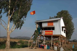 កងកម្លាំងសមត្ថកិច្ចពង្រាយកម្លាំងដើរល្បាតតាមផែនការនៅតំបន់ព្រំដែនភាគនិរតី។ រូបថត៖ វូស៊ិញ - ទីភ្នាក់ងារព័ត៌មានវៀតណាម