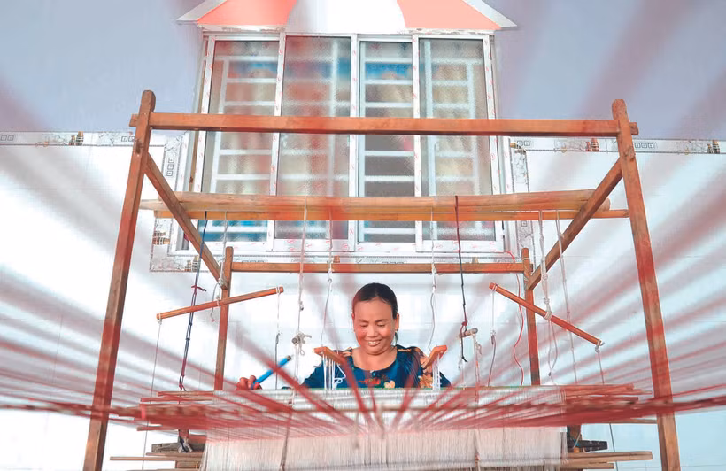 របរត្បាញសំពត់សង្កិមប្រពៃណីរបស់បងប្អូនជនជាតិ ខ្មែរ នៅភូមិ ស្រីសាកូដ ឃុំ វ៉ាន់យ៉ាវ ស្រុក ទិញបៀន ជាច្រើនឆ្នាំកន្លងទៅត្រូវបានថែរក្សានិងអភិវឌ្ឍ