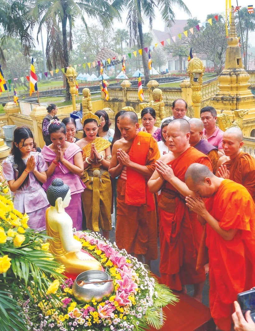 នាថ្ងៃទី ១៥ ខែ មេសា ឆ្នាំ ២០២៣ នៅភូមិវប្បធម៌ទេសចរណ៍បណ្តាជនជាតិ វៀតណាម (ហាណូយ) បងប្អូនជនជាតិ ខ្មែរ រៀបចំបង្ហាញពិធីបុណ្យចូលឆ្នាំថ្មីឡើងវិញ