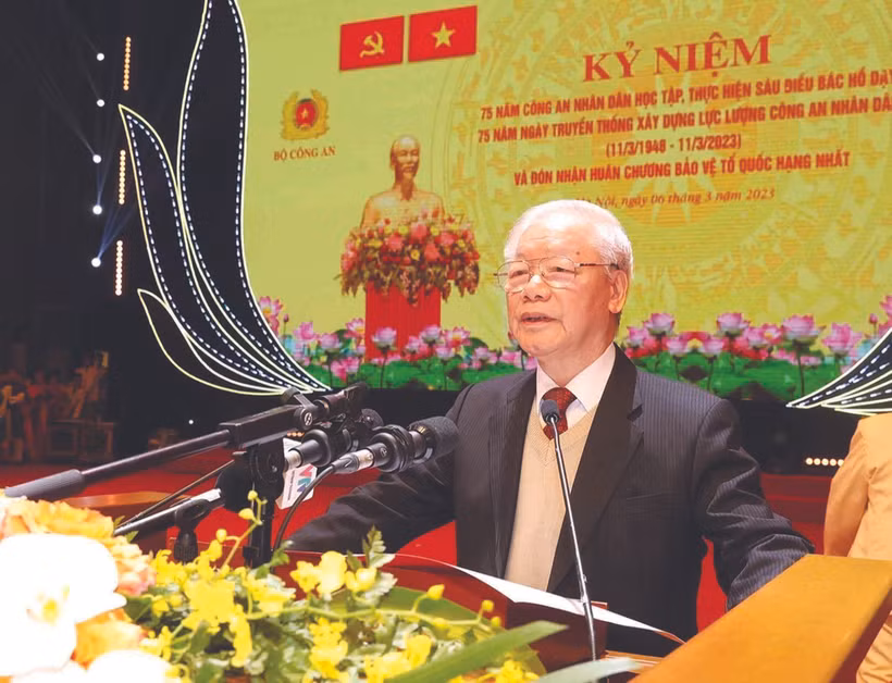 នាថ្ងៃទី ៦ ខែ មីនា ឆ្នាំ ២០២៣ នៅ ហាណូយ លោកអគ្គលេខាបក្ស ង្វៀន ភូត្រុង អញ្ជើញចូលរួមពិធីរំលឹកអនុស្សវរីយ៍គម្រប់ខួប ៧៥ ឆ្នាំនគរបាលប្រជាជនសិក្សារៀនសូត្រ អនុវត្តតាមដំបូន្មាន ៦ ប្រការរបស់លោក អ៊ំ ហូ ៧៥ ឆ្នាំទិវាប្រពៃណីកសាងកងកម្លាំងនគរបាលប្រជាជន (ថ្ងៃទី ១១ ខែ មីនា 