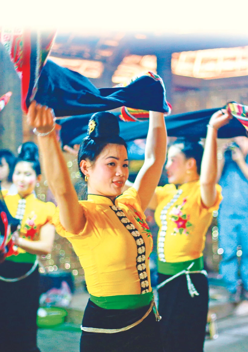 សិល្បៈ របាំ ស្វែ នៃជនជាតិ ថាយ - បេតិកភណ្ឌវប្បធម៌អរូបីតំណាងនៃមនុស្សជាតិត្រូវបានអង្គការ យូណេស្កូ ចុះក្នុងបញ្ជីកាលពីថ្ងៃទី ១៥ ខែ ធ្នូ ឆ្នាំ ២០២១។ រូបថត៖ ថាញ់ដាត