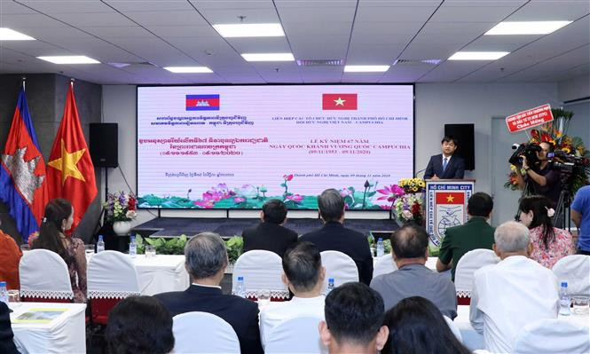 ពិធីជួបសំណេះសំណាលរំលឹកអនុស្សាវរីយ៍ខួបលើកទី ៦៧ ឆ្នាំនៃទិវាបុណ្យ​ឯករាជ្យ​ជាតិ​នៃព្រះរាជាណាចក្រ កម្ពុជានៅទីក្រុង ហូជីមិញ