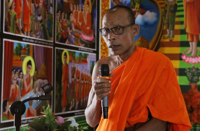 ព្រះតេជគុណ សឺន ភឿក លើយ ព្រះចៅអធិការវត្តអូរជុំ ឃុំ យ៉ាហ្វា សង្កាត់ ង៉ាណាំ សង្ឃដីកា khmer-160925-3.jpg