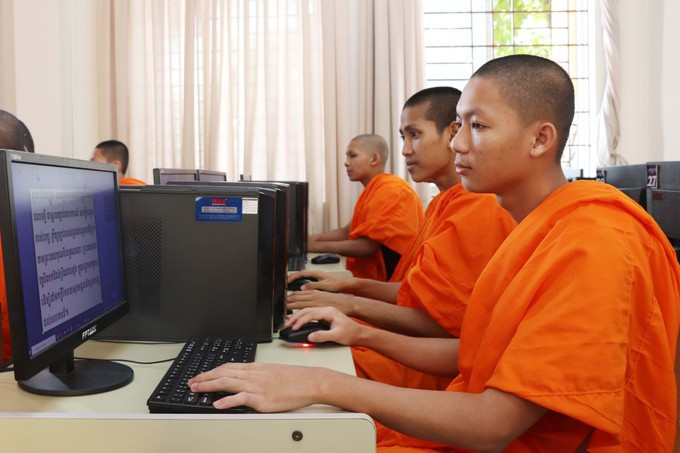 ម៉ោងអនុវត្តកុំព្យូទ័ររបស់សមណសិស្សឆ្នាំទី១នៅសាលាមធ្យមសិក្សាបំពេញវិជ្ជា បាលី ណាមបូ នៅសង្កាត់ សុកត្រាំង ទីក្រុង កឹនធើ។ 7-img-2873.jpg