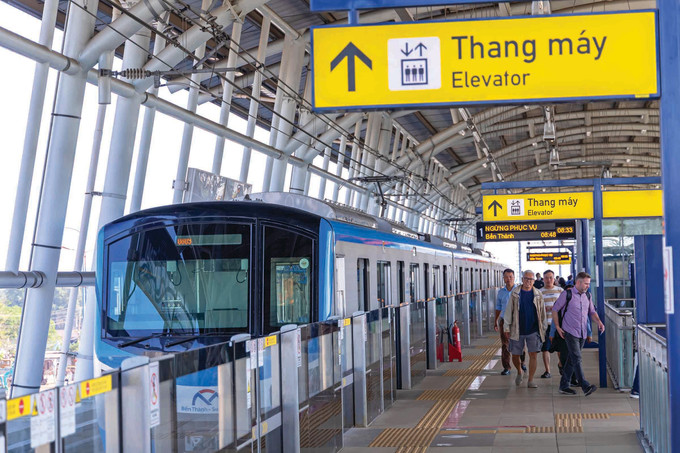 ខ្សែរថភ្លើងអគ្គិសនី Metro លេខ ១ (បេនថាញ់ -សួយទៀន) ជាខ្សែចរាចរណ៍សាធារណៈ ទំនើបមួយក្នុងចំណោមខ្សែចរាចរណ៍សាធារណៈដ៏ទំនើបៗ នៃទីក្រុង ហូ ជីមិញ tphcm-doi-moi-sau-ngay-giai-phong-mien-nam-12.jpg