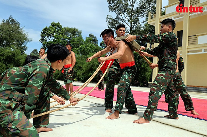 យុទ្ធជននៃកងវរសេនាតូចនៃទ័ពពិសេស ៦០ ឆ្លងកាត់ការហ្វឹកហាត់យ៉ាងម៉ឺងម៉ាត់ បង្កើនសមត្ថភាពប្រយុទ្ធ 2.jpg
