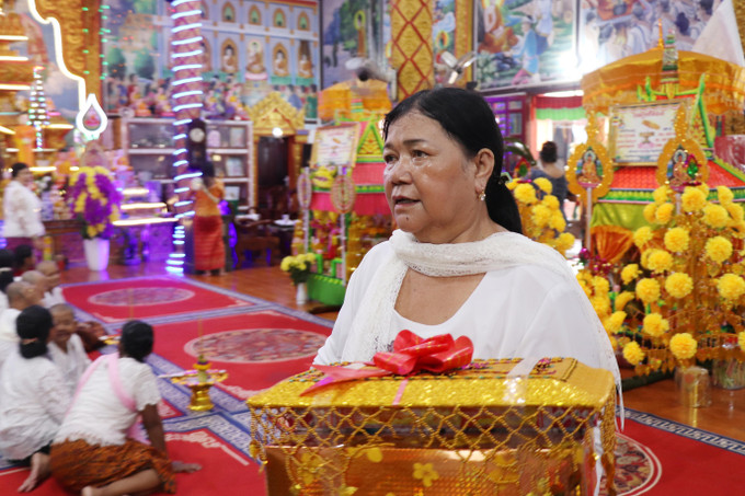 ទេយ្យទានទាំងឡាយត្រូវបានដាក់ទីដ៏សមគួរមួយកន្លែង តាមការណែនាំរបស់គណៈកម្មការវត្ត។ 5-kathina.jpg