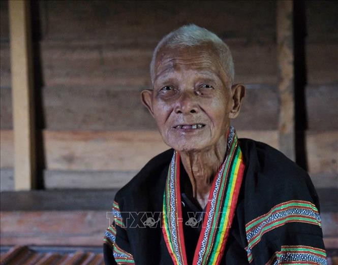 លោក អាម៉ាយ៉ាយ បក្ខជនមោះមុតភក្តីភាពមានគុណបំណាច់ចលនាប្រជាជនមូលមីរ បង្កើតភូមិនិគម កសាងជីវភាពថ្មី 3.jpg