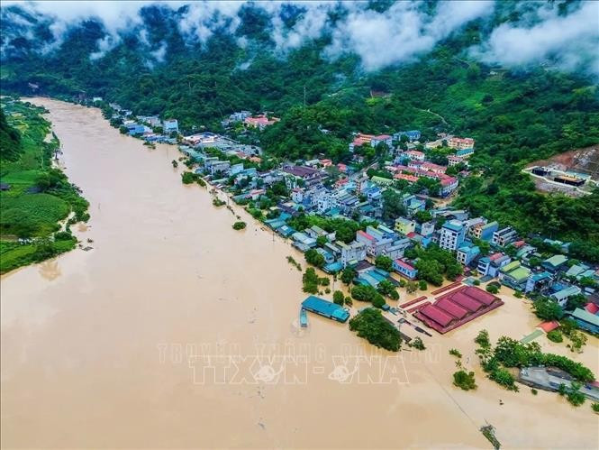 ឃុំ បាវឡឹម ខេត្ត កាវបាំង បានលិចលង់ដោយទឹកជំនន់។ រូបថត៖ ទីភ្នាក់ងារពត៌មានវៀតណាម baolam-caobang011025.jpg