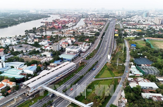 ខ្សែរថភ្លើង Metro ១ បើកបរស្របទៅនឹងបន្ទាត់ផ្លូវតភ្ជាប់ សាឡូ ហាណូយ - វ៉ ង្វៀនយ៉ាប 092621-tuyen-metro-so-1-giam-80-ty-le-un-tac-giao-thong-tu-xa-lo-ha-noi-vao-trung-tam-thanh-pho-ho-chi-minh.jpg