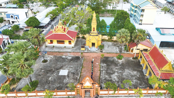 ព្រះចេតិយព្រះសព ៤ អង្គយុទ្ធសមណពលី (ខេត្ត កៀនយ៉ាង ចាស់) ត្រូវបានក្រសួងវប្បធម៌ - ព័ត៌មាន - កីឡា និងទេសចរណ៍ potal-50-nam-thong-nhat-dat-nuoc-thap-4-su-liet-si-bieu-tuong-truyen-thong-yeu-nuoc-cua-dong-bao-khmer-7990422.jpg