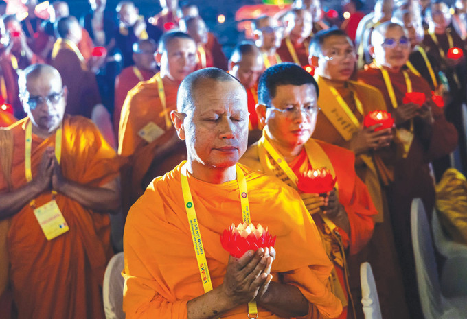 ព្រះសង្ឃ ភិក្ខុនី ព្រមទាំងពុទ្ធបរិស័ទរួមគ្នា សូត្រធម៌សុំអោយពិភពលោកសន្តិភាព នាឱកាសមហាបុណ្យវិសាខបូជា អង្គការសហប្រជាជាតិ ២០២៥ dai-le-vesak-lien-hop-quoc-14b.jpg
