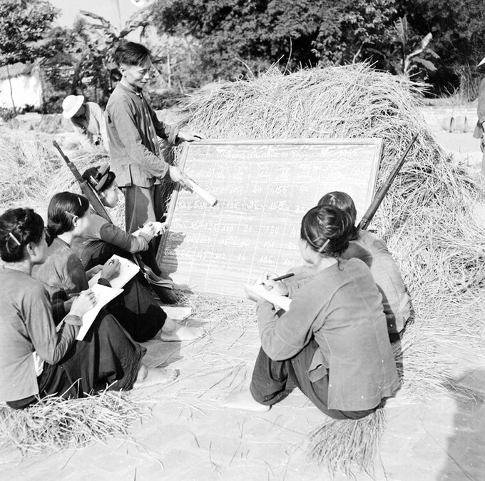 កងពលតូចកងជីវពលនារី កូចូវ (អតីតខេត្ត ហាតី) ធ្វើគំរូក្នុងផលិតកម្ម មានវត្តមាននៅកន្លែងខ្មាំងវាយប្រហារយ៉ាងសាហាវ ជញ្ជូនគ្រាប់រំសេវ អោយកងទ័ព។ 19.jpg