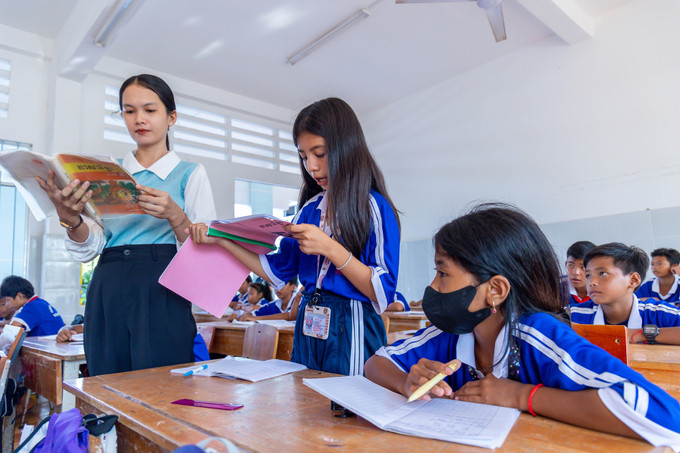 ទីរួមខេត្ត វិញចូវ (សុកត្រាំង) តែងតែយកចិត្តទុកដាក់ បង្កើតលក្ខខណ្ឌអំណោយផលសម្រាប់ប្រជាជនខ្មែរ ក្នុងការថែរក្សា និងលើកស្ទួយភាសា អក្សរសរសេររបស់ខ្លួន។ រូបថត៖ អាន ហៀវ 5-an hieu-nguoi-khmer-phat-huy-tinh-than-doan-ket-1-9652.jpg