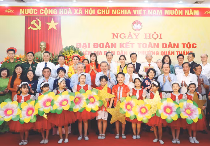 1-tong bi thu To Lam.jpg