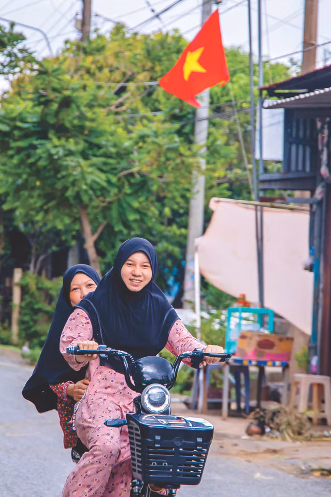 Gan ket dao doi cua nguoi Cham An Giang 12.jpg