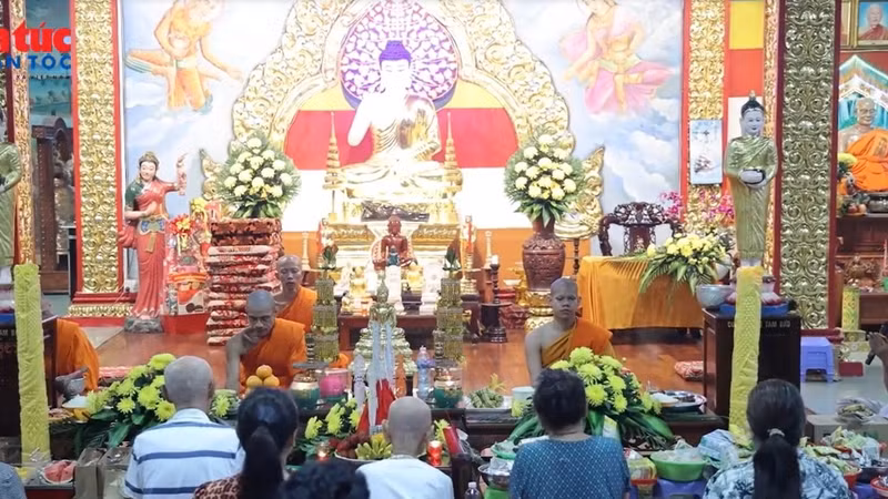 បងប្អូនជនជាតិ ខ្មែរ ទីក្រុង ហូ ជីមិញ ប្រារព្ធពិធីបុណ្យសែនដូនតាដ៏កក់ក្តៅ