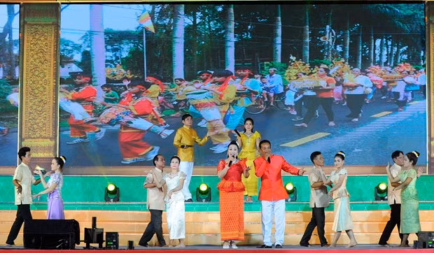 ដ៏ខ្ញៀវខ្ញាអ៊ូអរទិវាមហោស្រពវប្បធម៌ កីឡានិងទេសចរណ៍បងប្អូនជនជាតិ ខ្មែរ ណាមបូ ảnh 22