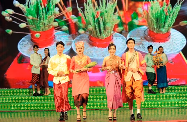 ដ៏ខ្ញៀវខ្ញាអ៊ូអរទិវាមហោស្រពវប្បធម៌ កីឡានិងទេសចរណ៍បងប្អូនជនជាតិ ខ្មែរ ណាមបូ ảnh 10