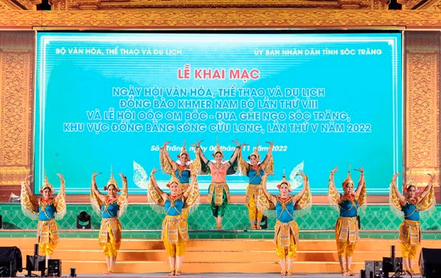 ដ៏ខ្ញៀវខ្ញាអ៊ូអរទិវាមហោស្រពវប្បធម៌ កីឡានិងទេសចរណ៍បងប្អូនជនជាតិ ខ្មែរ ណាមបូ ảnh 19