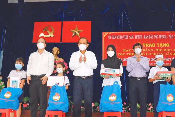 "ភ្ជាប់បណ្ដាញអ៊ិនធើណែតនិងម៉ាស៊ីនកុំព្យូទ័រអោយប្អូនៗ" ảnh 4