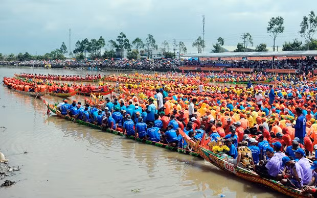 ការប្រណាំងទូក ង នៅតំបន់វាលទំនាបទន្លេ គឺវឡុង ឆ្នាំ ២០២២ ដោយមាន ៥៤ ក្រុមចូលរួមប្រកួត ảnh 3