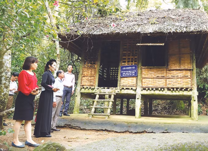 ឆ្លងកាត់តំបន់បេតិកភណ្ឌទាំងឡាយនៅ វៀតបាក់ ảnh 1