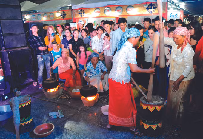 ការធ្វើពិពិធកម្មផលិតផលទេសចរណ៍ផ្តើមពីវប្បធម៌ ខ្មែរ ណាមបូ ảnh 7