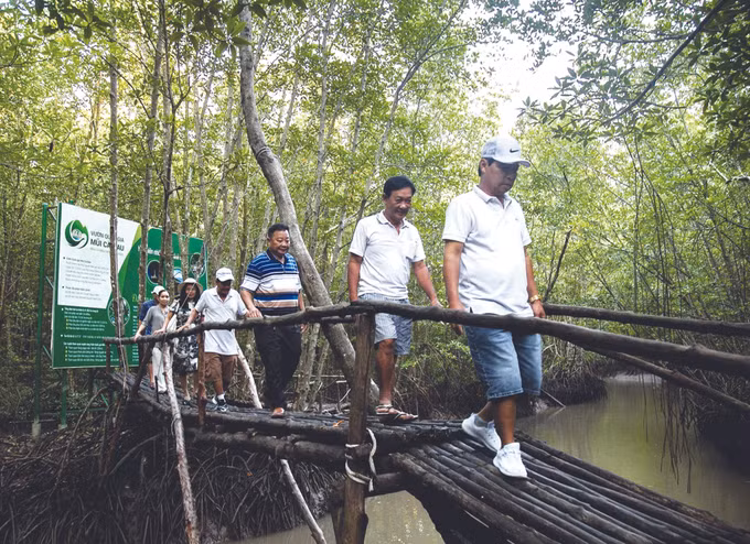 ចំណុចរំលេចឡើងភាពទាក់ទាញភ្ញៀវទេសចរមកខេត្ត កាម៉ៅ ảnh 3