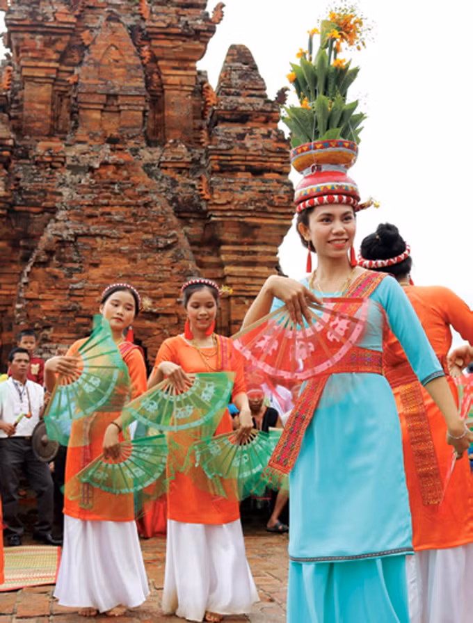 អ្នកថែរក្សាព្រលឹងឧបករណ៍តន្ត្រីប្រជាប្រិយនៃជនជាតិ ចាម ảnh 3