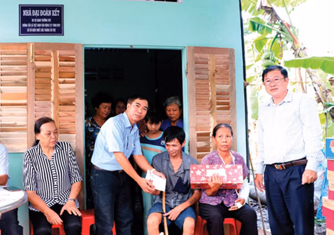ខេត្ត សុកត្រាំង កៀរគរប្រភពធនធានជំនួយលំនៅឋានជូនបងប្អូនជនជាតិ ảnh 2