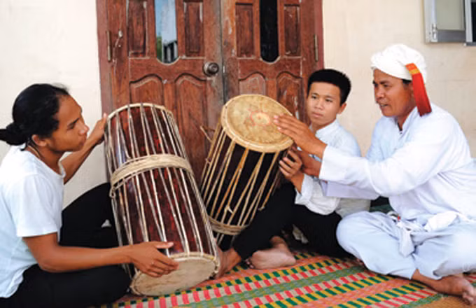 អ្នកថែរក្សាព្រលឹងឧបករណ៍តន្ត្រីប្រជាប្រិយនៃជនជាតិ ចាម ảnh 2