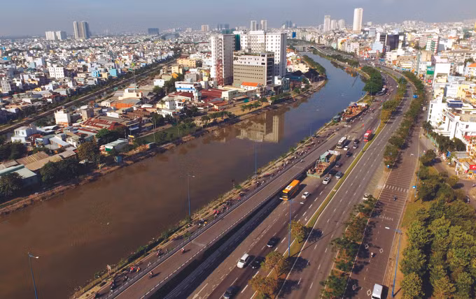 ទីក្រុង ហូជីមិញ ក្រោយរយៈកាលពី ៤៥ ឆ្នាំនៃថ្ងៃបង្រួបបង្រួមប្រទេសជាតិ ảnh 1