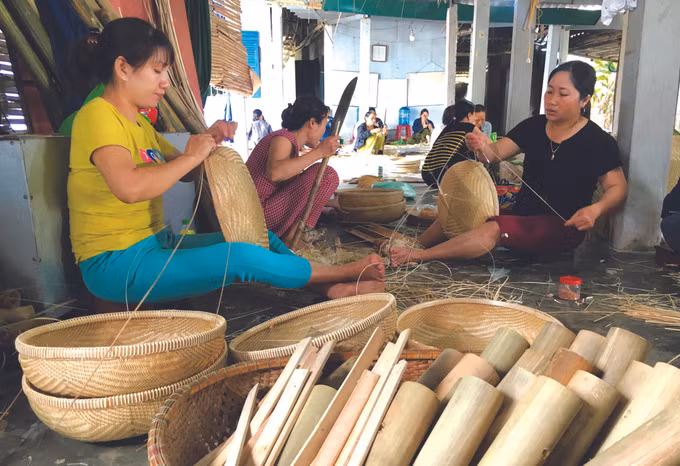 ភូមិសិប្បកម្មត្បាញផ្តៅ ឫស្សី បាវឡា ផ្តល់ការងារធ្វើឱ្យពលករជាច្រើន ảnh 1