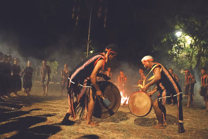 ជួយឧបត្ថម្ភផ្ទះលំនៅ ដីលំនៅឋាន ដីបង្កបង្កើនផលជូនបងប្អូនជនជាតិ - សម្លឹងមើលពីខេត្ត យ៉ាឡាយ ảnh 9