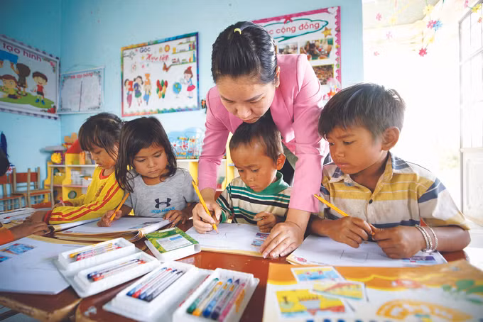 ជួយឧបត្ថម្ភផ្ទះលំនៅ ដីលំនៅឋាន ដីបង្កបង្កើនផលជូនបងប្អូនជនជាតិ - សម្លឹងមើលពីខេត្ត យ៉ាឡាយ ảnh 7