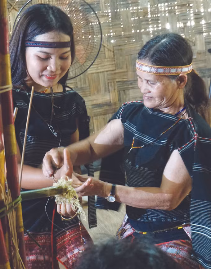 ទំនៀបទម្លាប់ចងសម្ពន្ធមេត្រីភាពរបស់ជនជាតិ បាណា ảnh 3