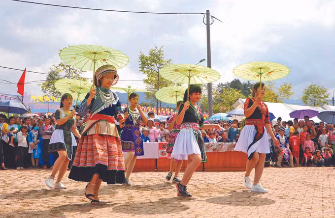 បងប្អូនជនជាតិ ម៉ុង នៅខេត្ត ឡាយចូវ ទទួលស្វាគមន៍បុណ្យឯករាជ្យជាតិយ៉ាងសប្បាយរីករាយ ảnh 3