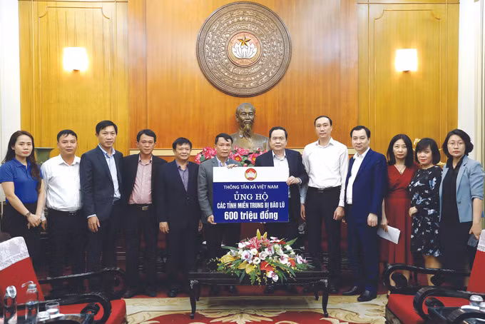 "ព្យុះនិងទឹកជំនន់មិនចេះចប់មិនចេះហើយ" នៅភូមិភាគកណ្តាល ảnh 3