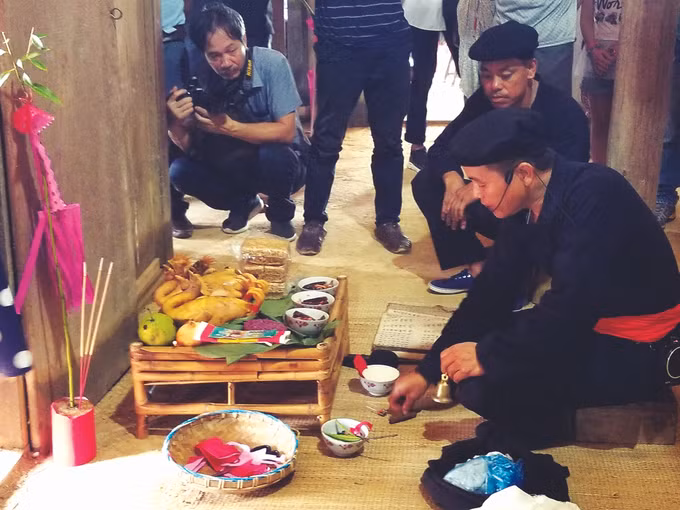ពិធី "រំដោះគ្រោះ បន្ថែមជោគជតារាសី" របស់ជនជាតិ ម៉ុង ảnh 2