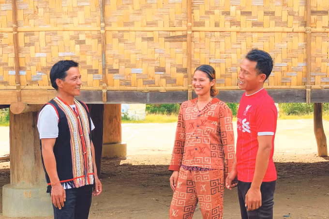 ព្រឹទ្ធាចារ្យភូមិអ្នកមានប្រជាប្រិយភាពរួមដៃគ្នាកសាងភូមិនិគម ảnh 2