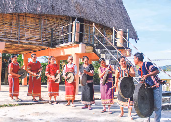 ព្រឹទ្ធាចារ្យភូមិអ្នកមានប្រជាប្រិយភាពរួមដៃគ្នាកសាងភូមិនិគម ảnh 1