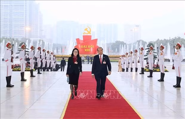 ប្រារព្ធយ៉ាងឱឡារិពិធីបើកមហាសន្និបាតតំណាងទូទាំងប្រទេសលើកទី ១៣ នៃបក្សកុម្មុយនិស្ត វៀតណាម ảnh 4